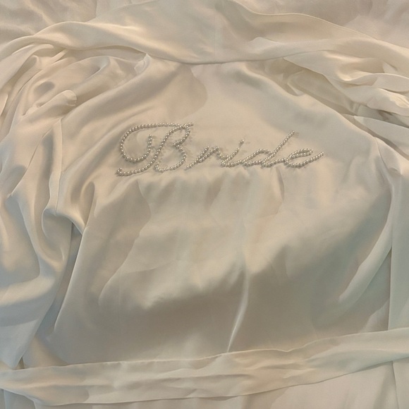 Hutch Pearl Bride Robe - Picture 4 of 6